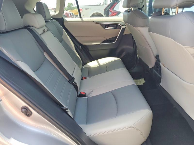 2021 TOYOTA RAV4 XLE PREMIUM — Фото 10 из 12