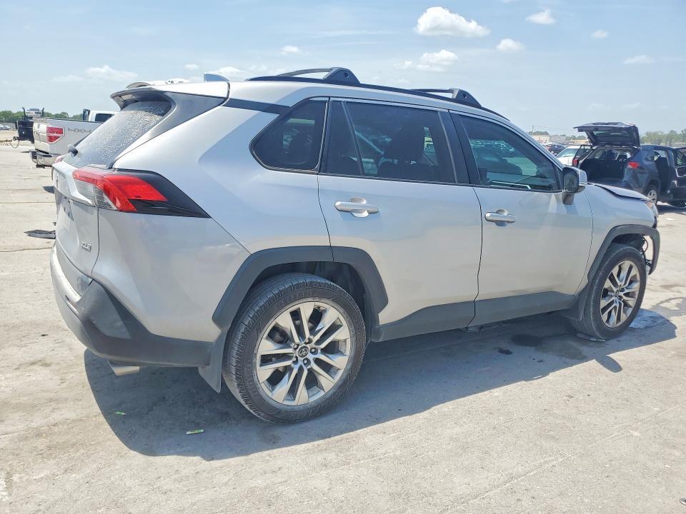 2021 TOYOTA RAV4 XLE PREMIUM — Фото 3 из 12