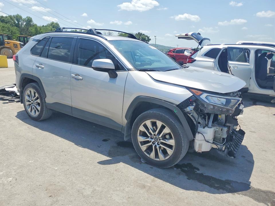 2021 TOYOTA RAV4 XLE PREMIUM — Фото 4 из 12