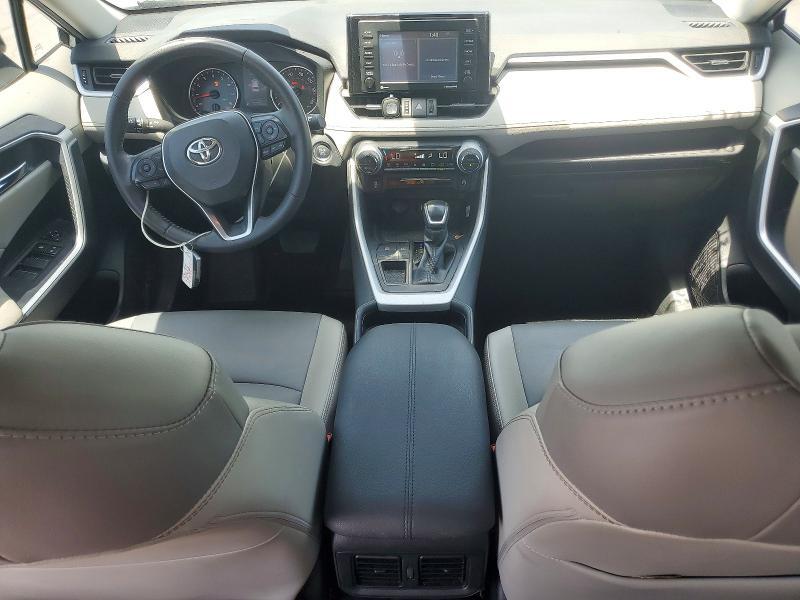 2021 TOYOTA RAV4 XLE PREMIUM — Фото 8 из 12