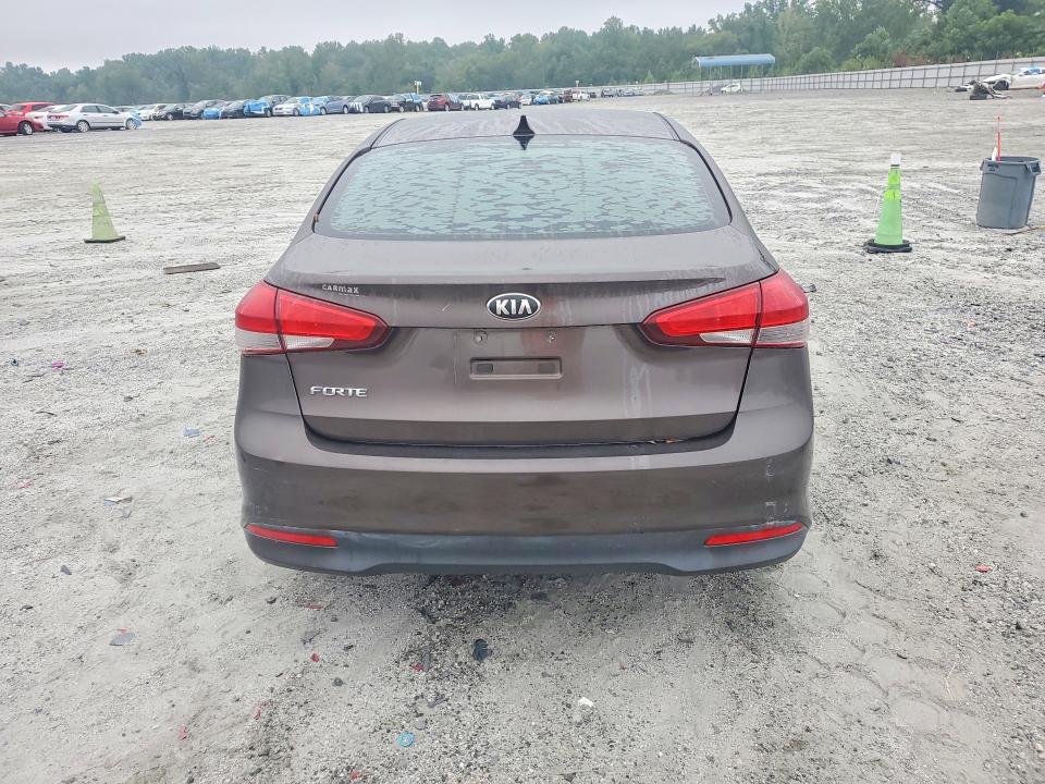 2017 KIA FORTE LX — Фото 6 из 12