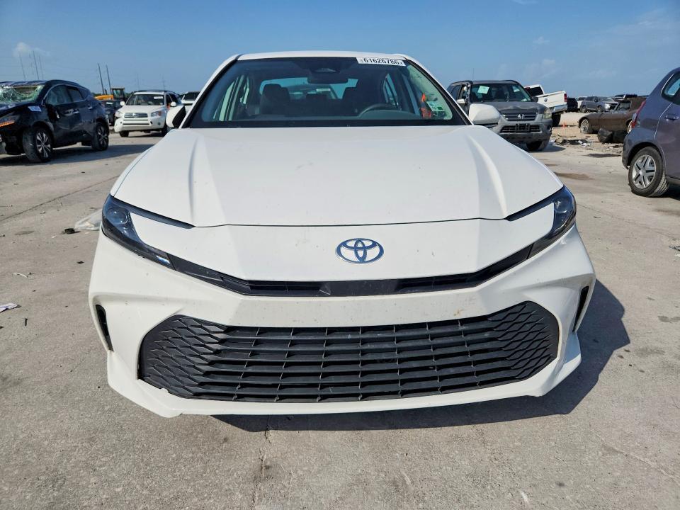 2026 TOYOTA CAMRY HYBRID LE — Фото 5 из 12