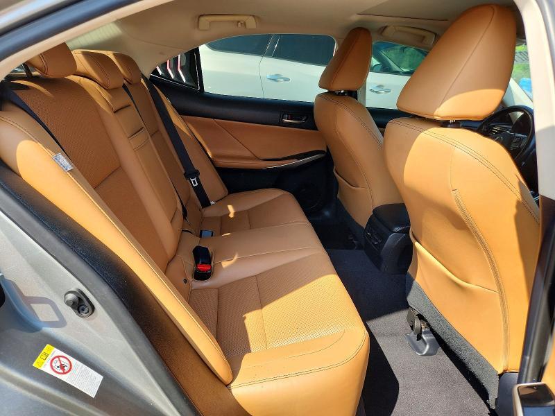 2017 LEXUS IS 300 — Фото 10 из 12