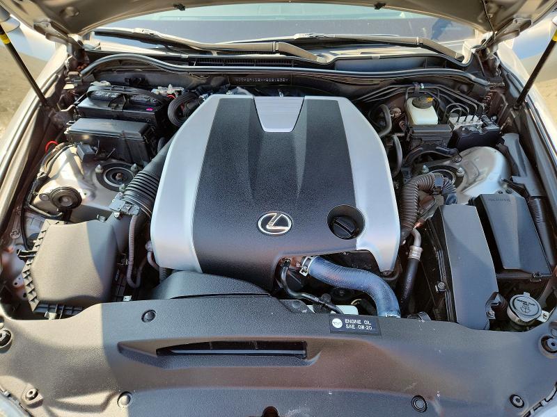 2017 LEXUS IS 300 — Фото 11 из 12