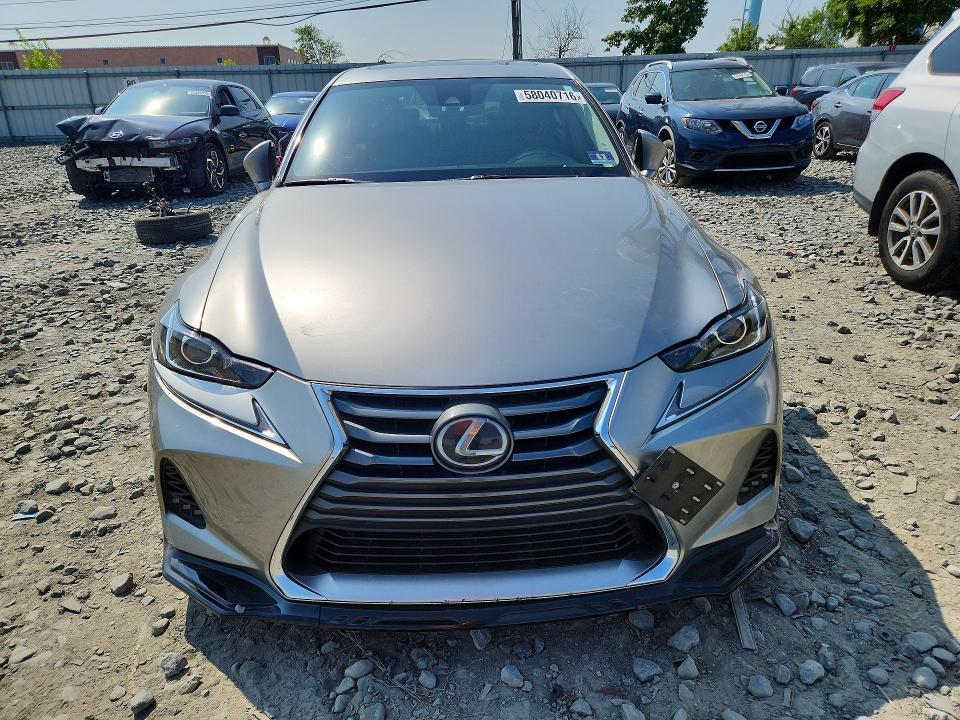 2017 LEXUS IS 300 — Фото 5 из 12