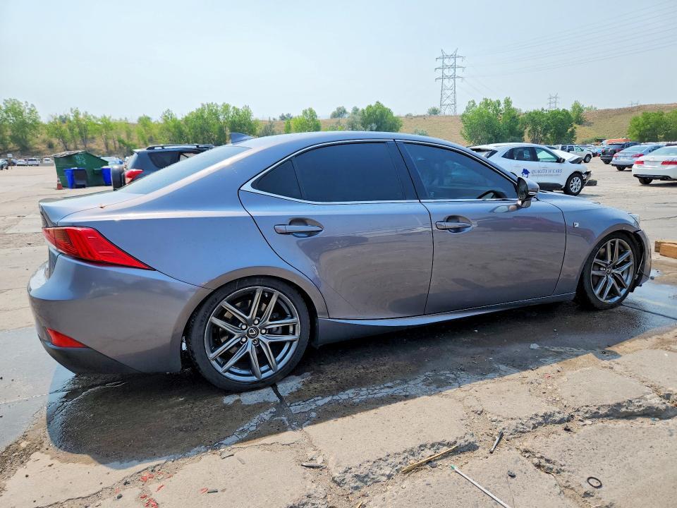 2017 LEXUS IS 300 — Фото 3 из 13
