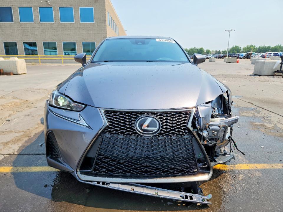 2017 LEXUS IS 300 — Фото 5 из 13