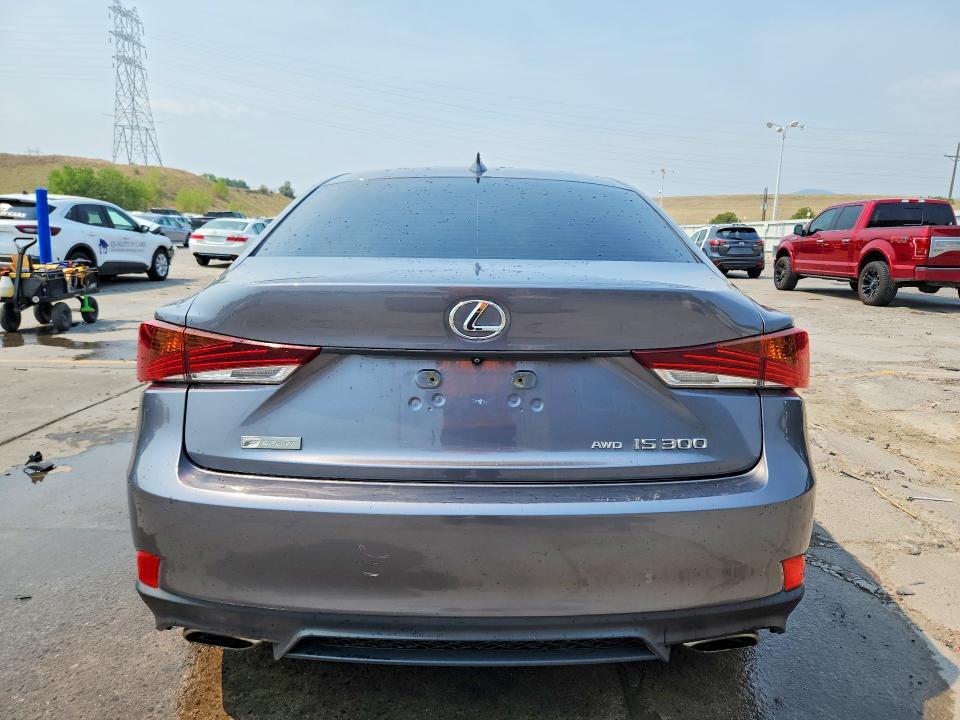 2017 LEXUS IS 300 — Фото 6 из 13
