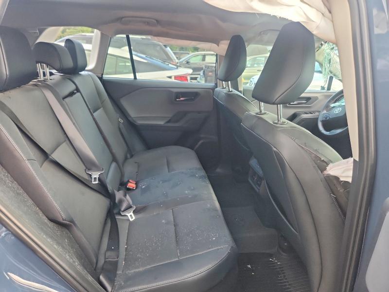 2026 TOYOTA RAV4 XLE PREMIUM — Фото 10 из 12