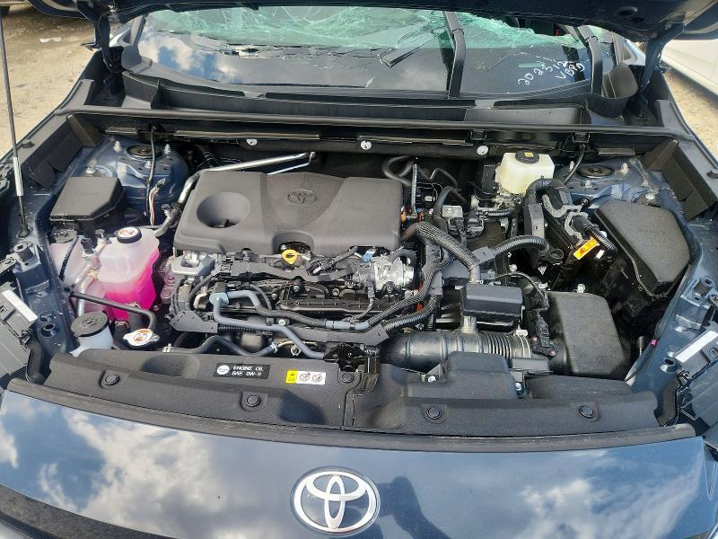 2026 TOYOTA RAV4 XLE PREMIUM — Фото 11 из 12