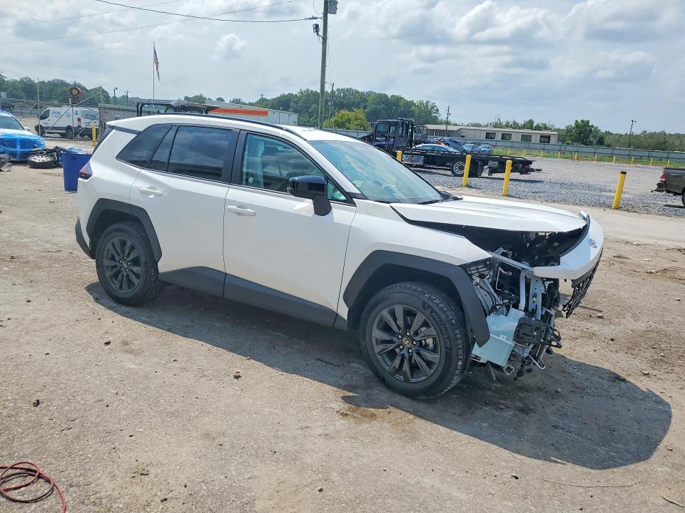 2026 TOYOTA RAV4 XLE PREMIUM — Фото 4 из 12