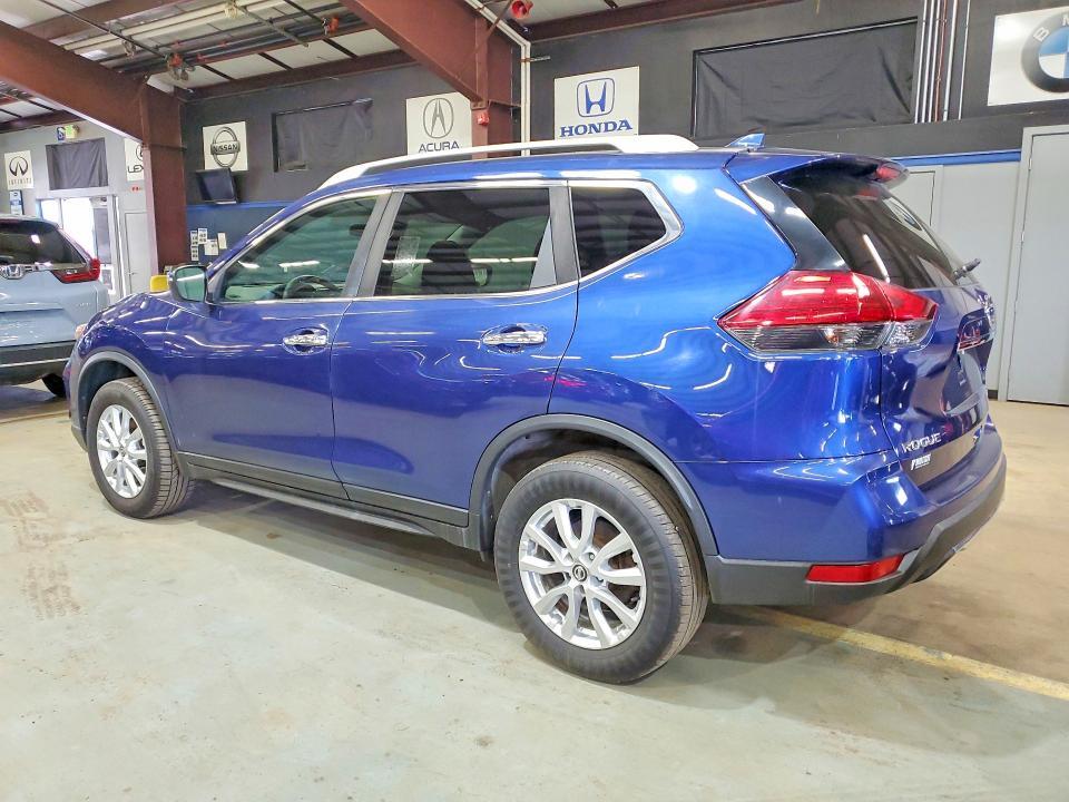 2017 NISSAN ROGUE SV — Фото 2 из 13