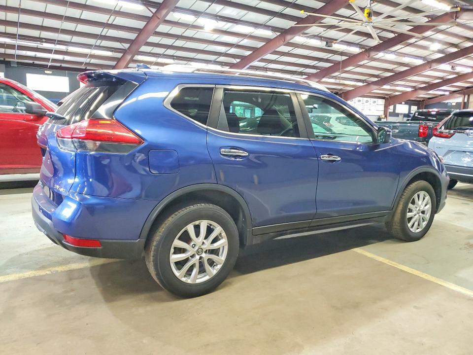 2017 NISSAN ROGUE SV — Фото 3 из 13