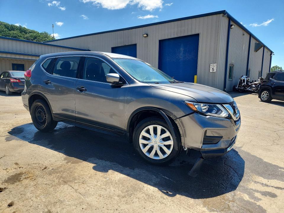 JN8AT2MV8HW004131 2017 NISSAN ROGUE photo no. 4