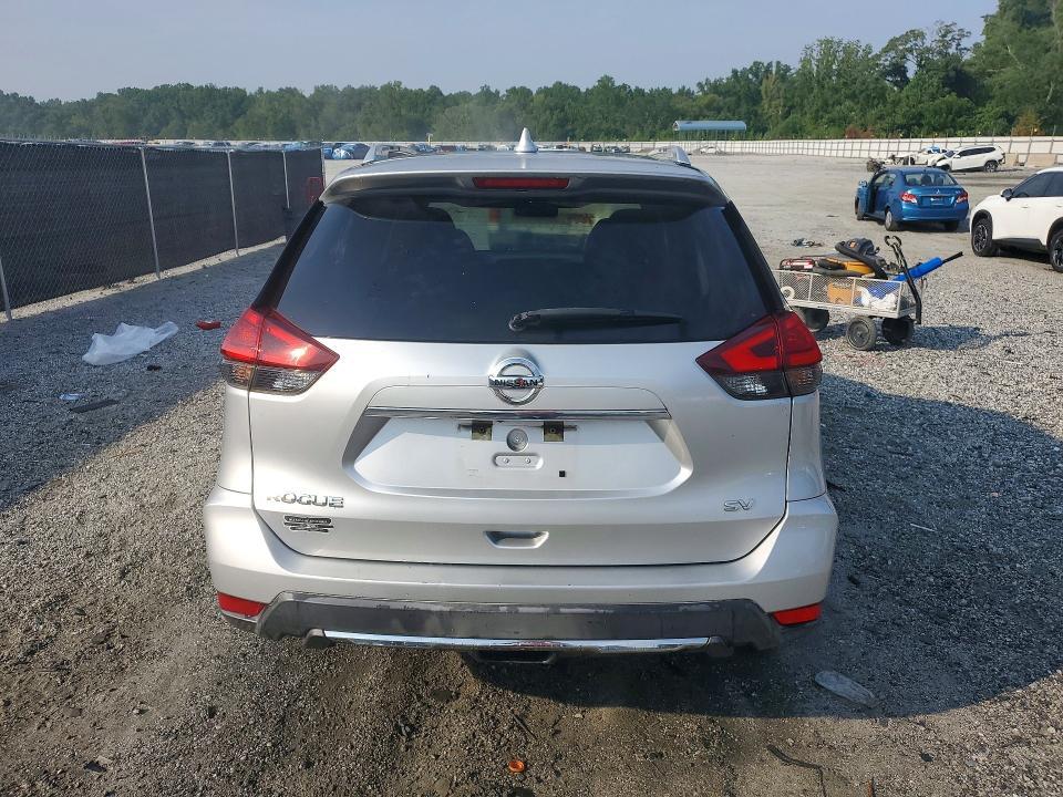 2017 NISSAN ROGUE SV — Фото 6 из 12