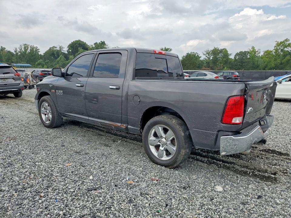 2017 RAM 1500 SLT — Фото 2 из 12