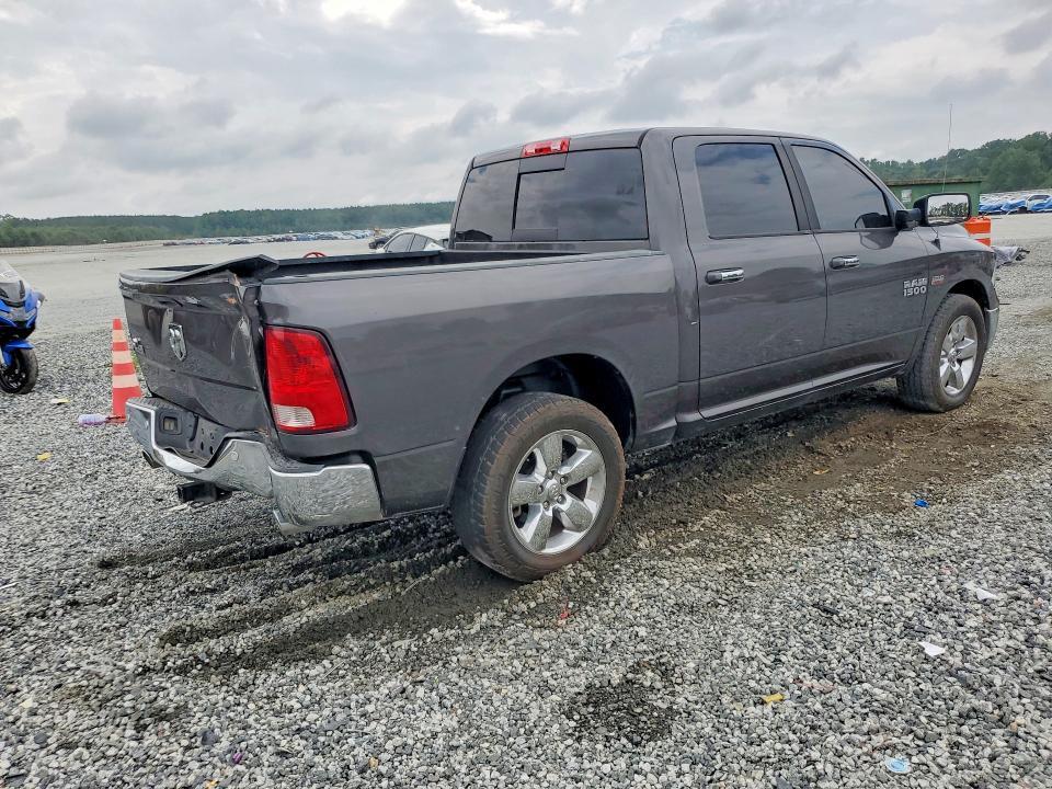 2017 RAM 1500 SLT — Фото 3 из 12