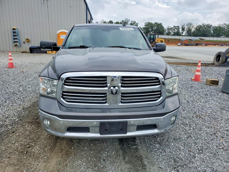 2017 RAM 1500 SLT — Фото 5 из 12