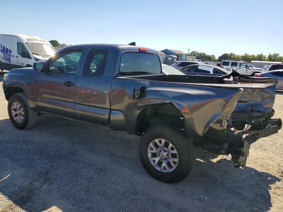 2017 TOYOTA TACOMA SR — Фото 2 из 12