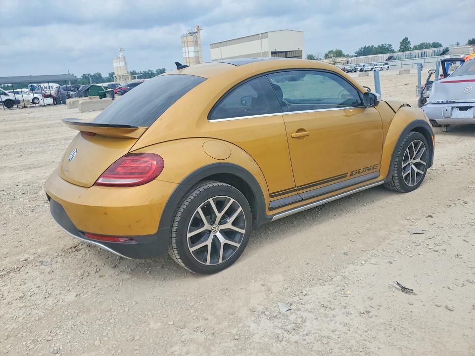 2017 VOLKSWAGEN BEETLE DUNE — Фото 3 из 12