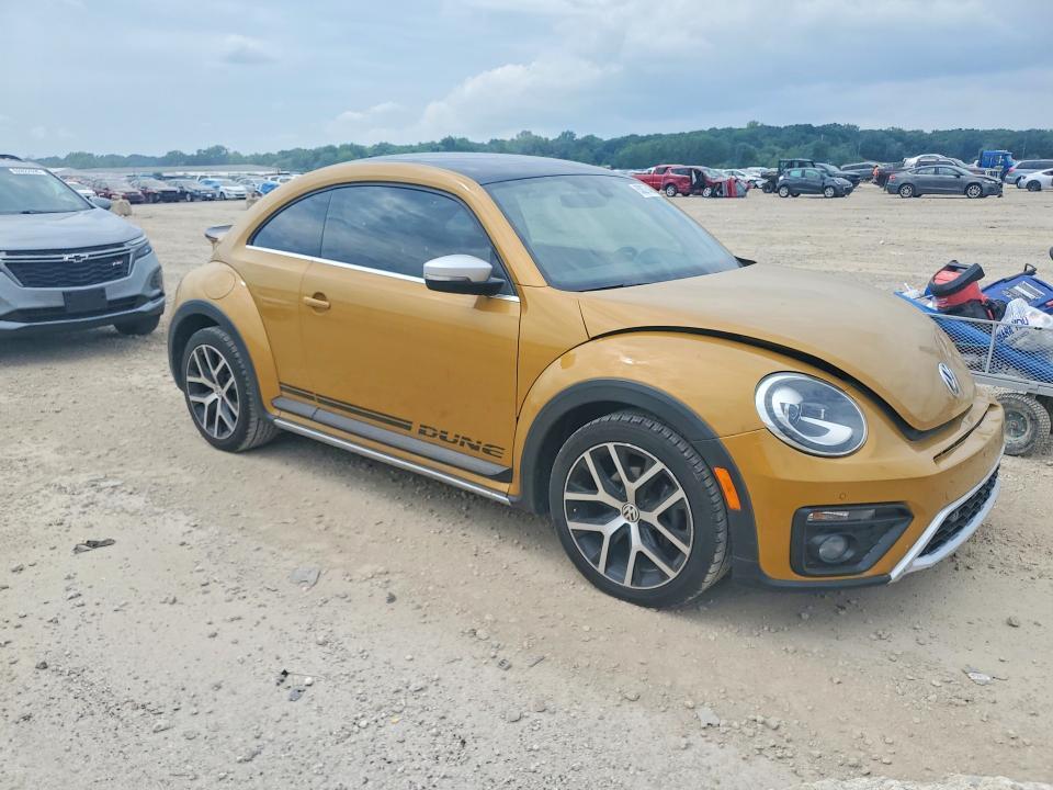2017 VOLKSWAGEN BEETLE DUNE — Фото 4 из 12