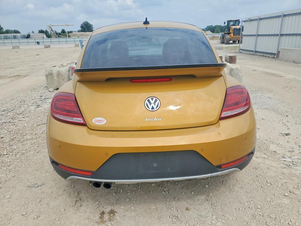 2017 VOLKSWAGEN BEETLE DUNE — Фото 6 из 12