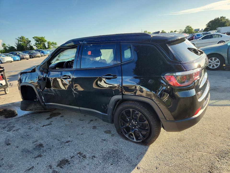 2022 JEEP COMPASS LATITUDE — Фото 2 из 13