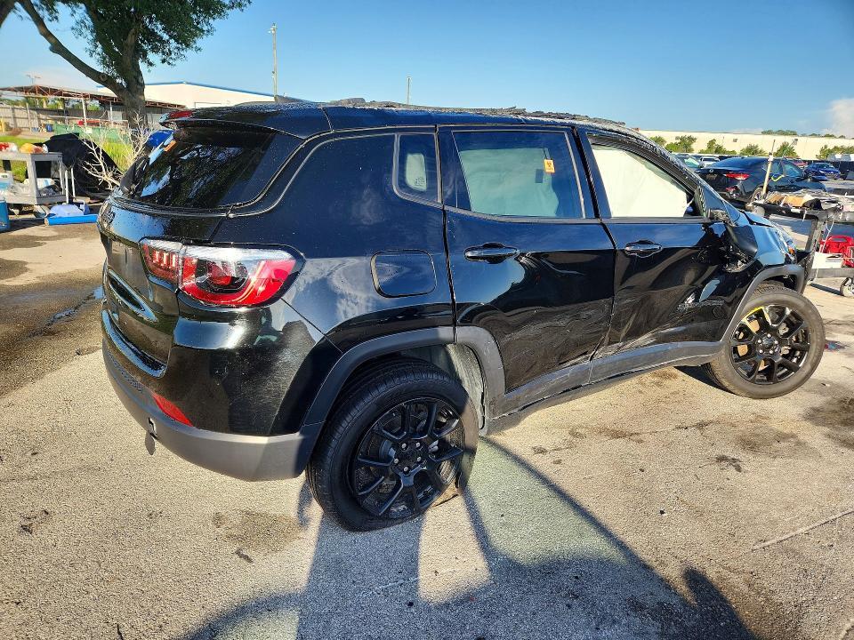 2022 JEEP COMPASS LATITUDE — Фото 3 из 13