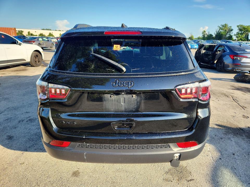2022 JEEP COMPASS LATITUDE — Фото 6 из 13