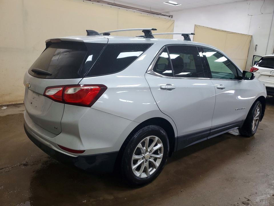 2GNAXJEV0J6245651 2018 CHEVROLET EQUINOX photo no. 3