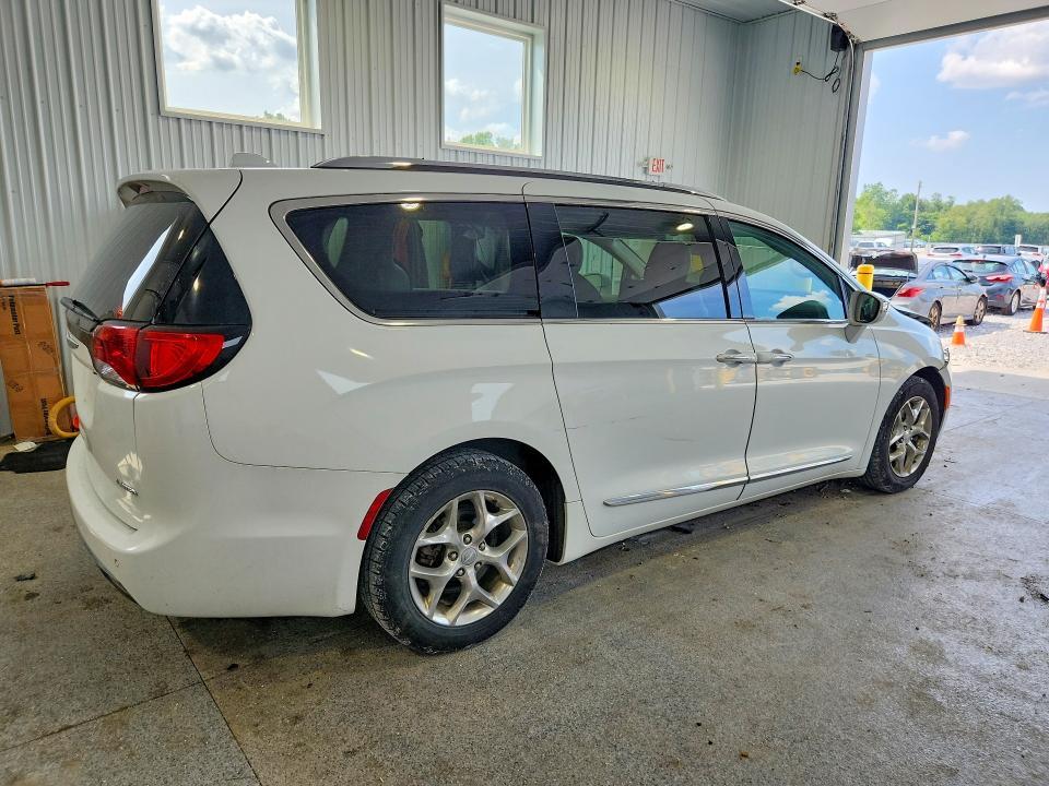 2018 CHRYSLER PACIFICA LIMITED — Фото 3 из 13