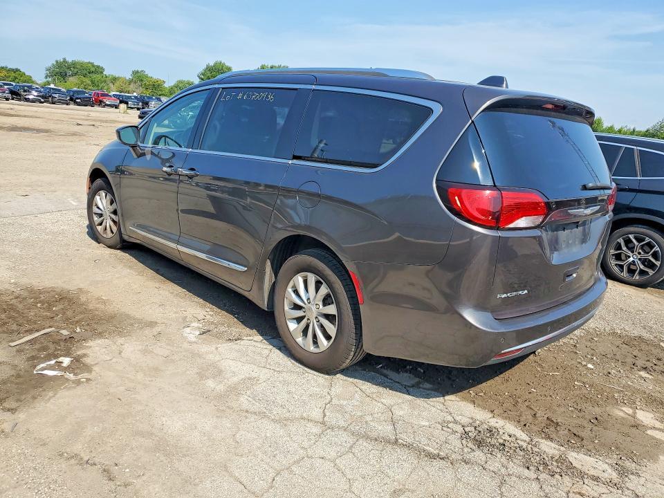 2018 CHRYSLER PACIFICA TOURING L — Фото 2 из 13