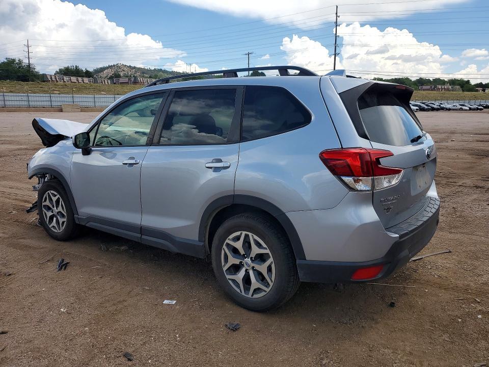 2022 SUBARU FORESTER PREMIUM — Фото 2 из 14