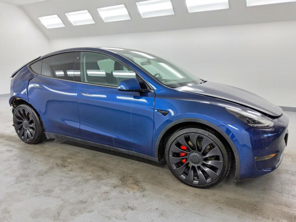 2022 TESLA MODEL Y — Фото 4 из 13