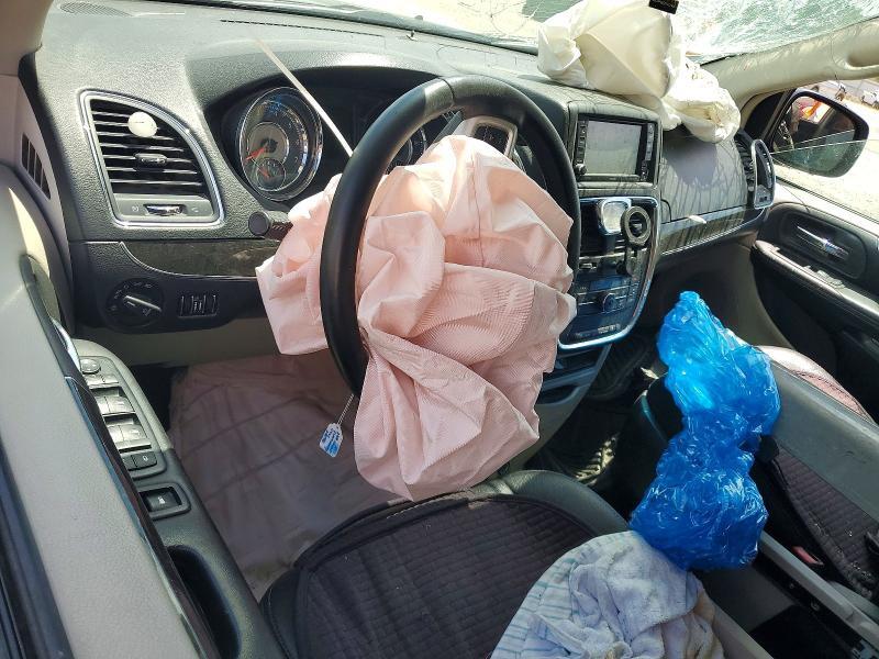 2015 CHRYSLER TOWN & COUNTRY TOURING — Фото 8 из 13