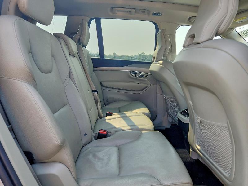 2022 VOLVO XC90 T5 MOMENTUM — Фото 11 из 13