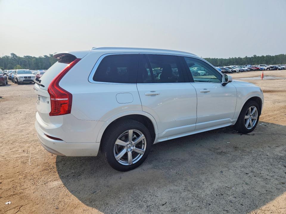 2022 VOLVO XC90 T5 MOMENTUM — Фото 3 из 13