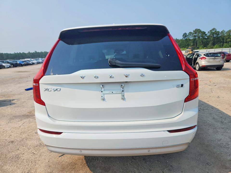 2022 VOLVO XC90 T5 MOMENTUM — Фото 6 из 13