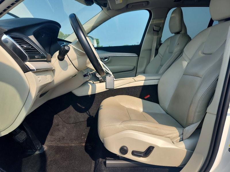 2022 VOLVO XC90 T5 MOMENTUM — Фото 7 из 13