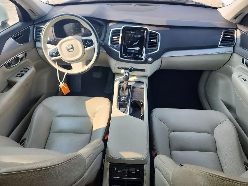2022 VOLVO XC90 T5 MOMENTUM — Фото 8 из 13