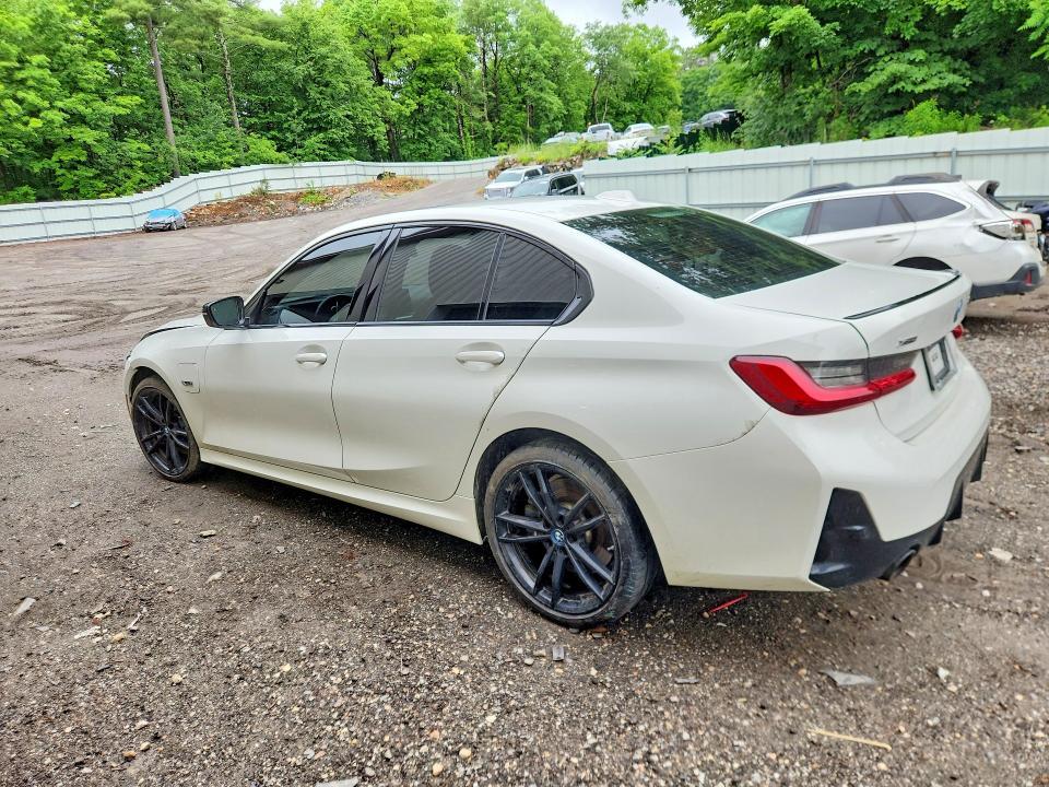 2023 BMW 330XE — Фото 2 из 12
