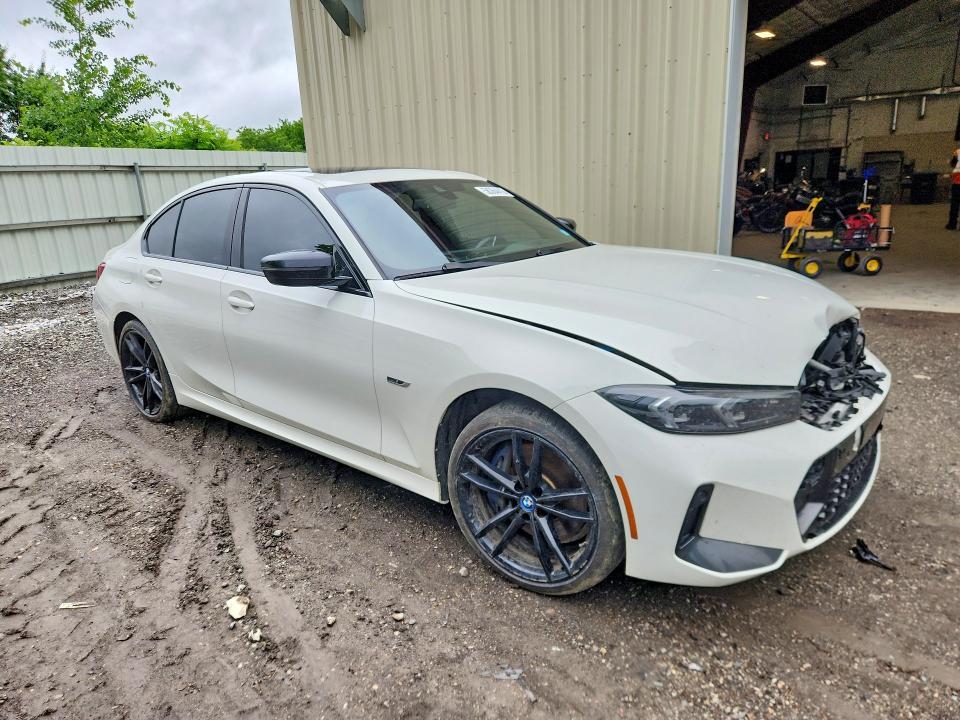 2023 BMW 330XE — Фото 4 из 12