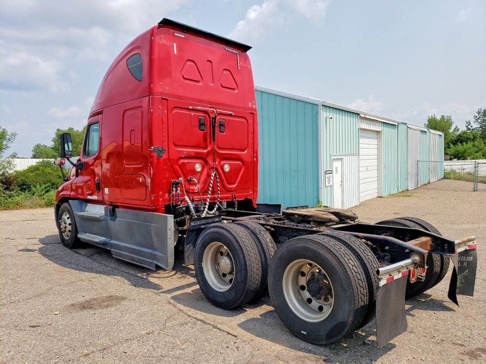 2015 FREIGHTLINER CASCADIA SEMI TRUCK — Фото 2 из 14
