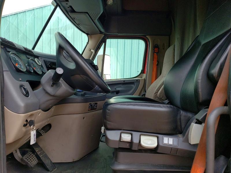 2015 FREIGHTLINER CASCADIA SEMI TRUCK — Фото 7 из 14