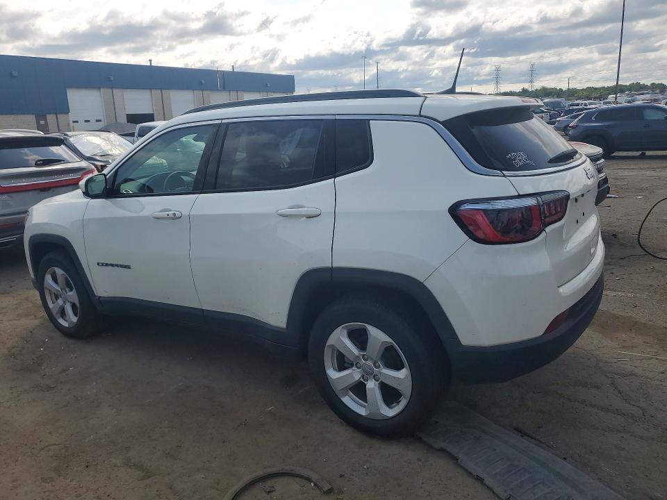 3C4NJCBB5JT240913 2018 JEEP COMPASS photo no. 2