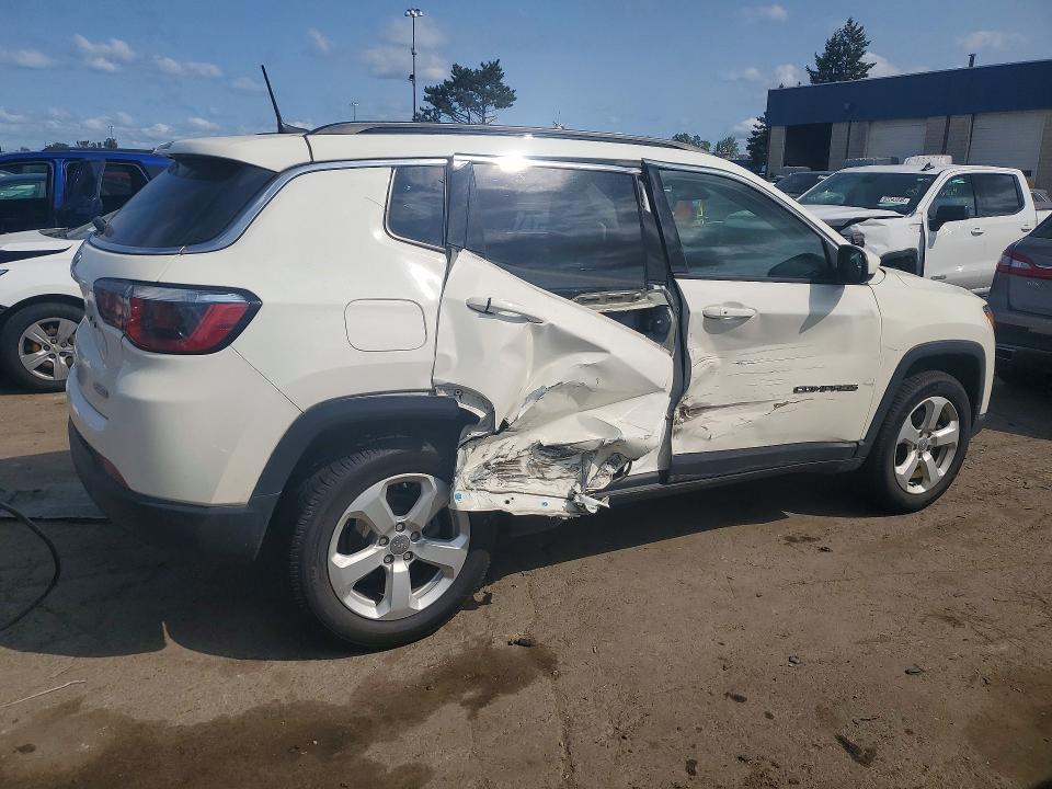 3C4NJCBB5JT240913 2018 JEEP COMPASS photo no. 3