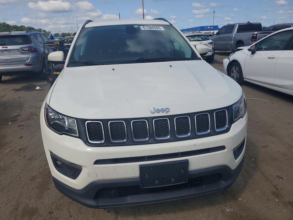 3C4NJCBB5JT240913 2018 JEEP COMPASS photo no. 5