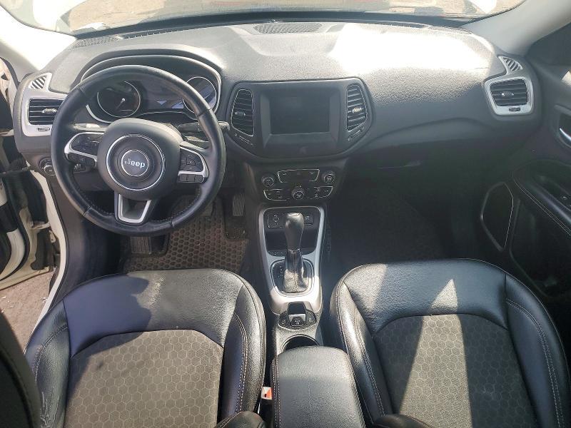 3C4NJCBB5JT240913 2018 JEEP COMPASS photo no. 8