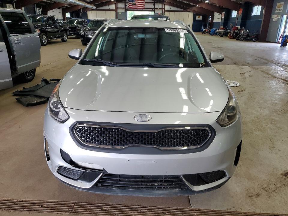 2018 KIA NIRO LX — Фото 5 из 12