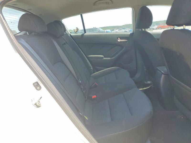 2018 KIA FORTE5 LX — Фото 10 из 12